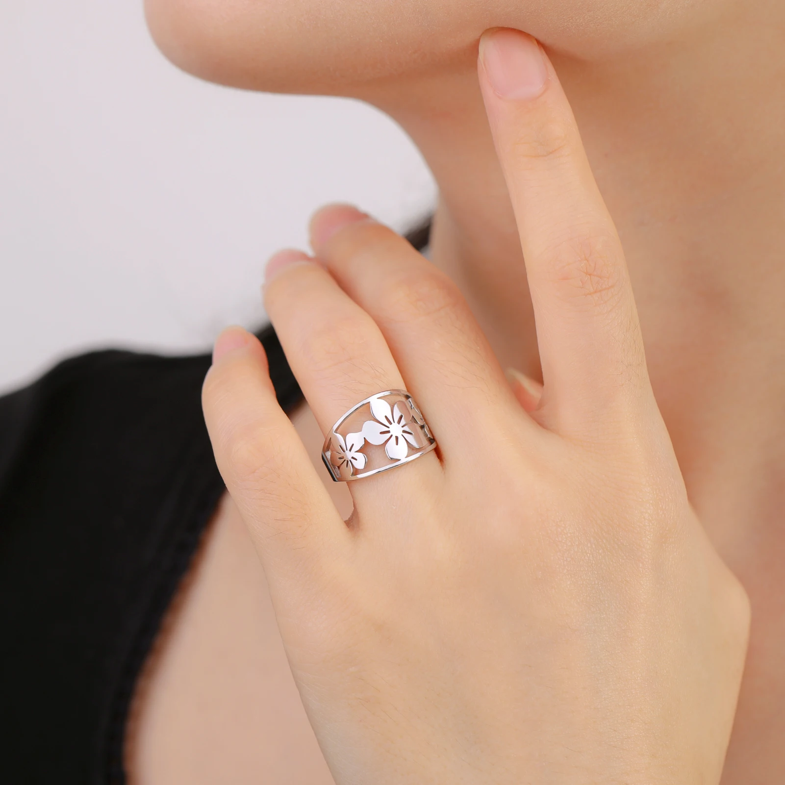 Bague à fleurs multiples argentées