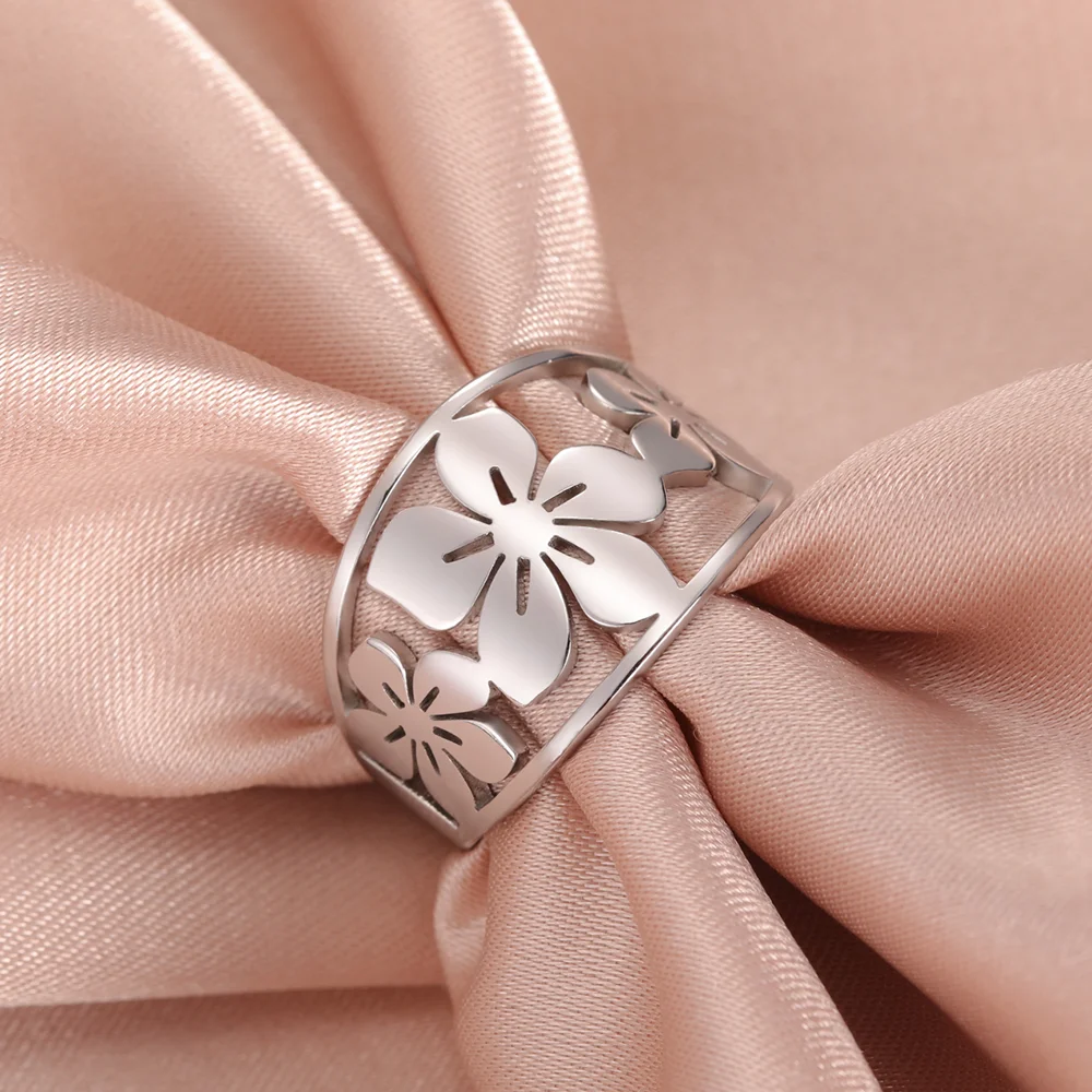 Bague à fleurs multiples argentées