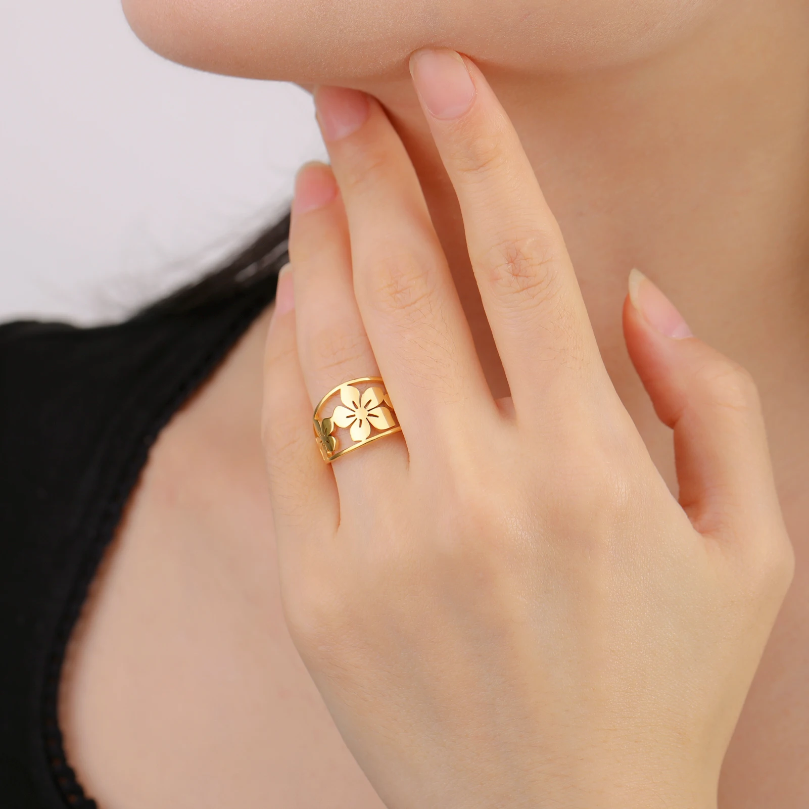 Bague à fleurs multiples dorées