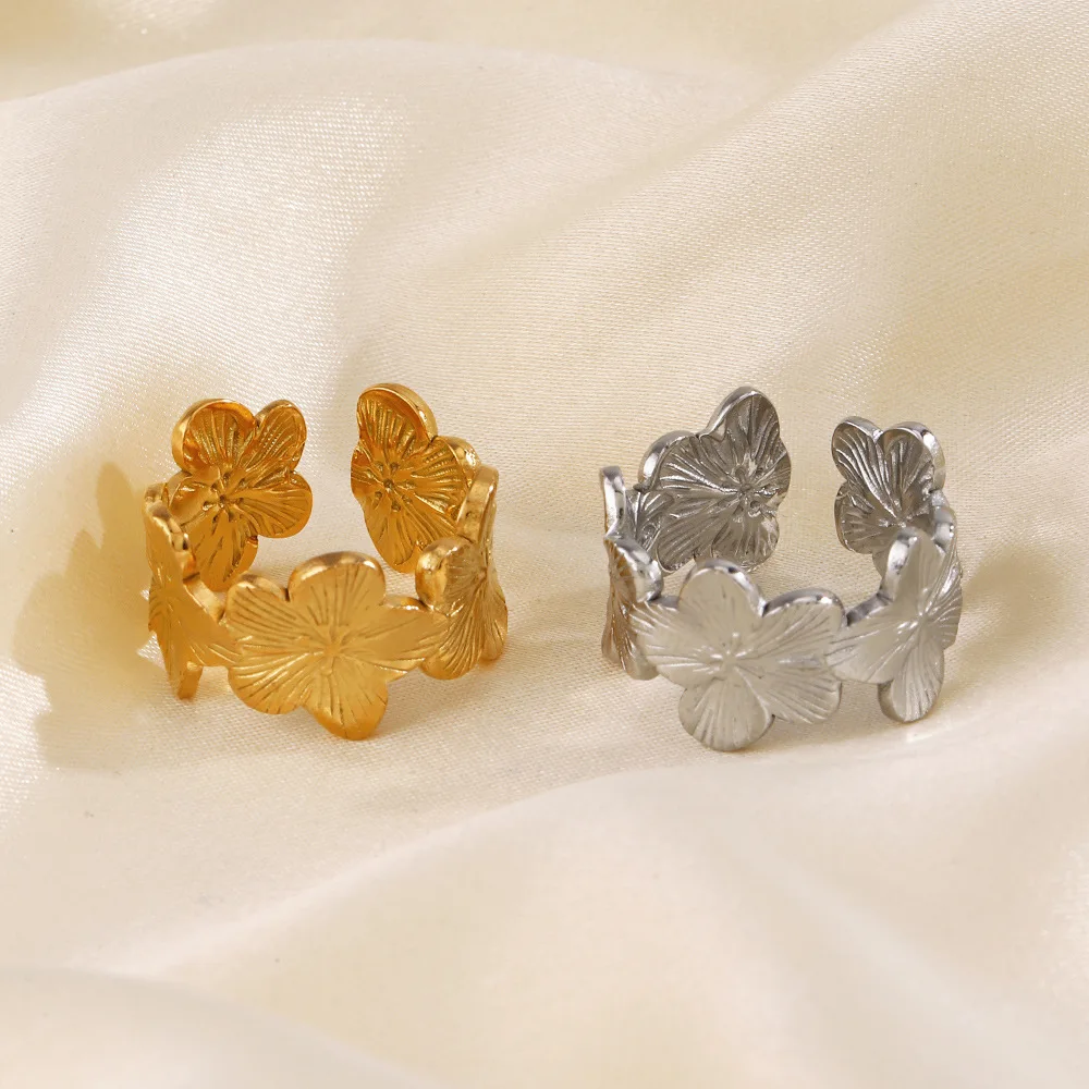 Bague ajustable argentée à fleurs réalistes multiples