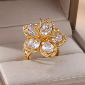Bague fleur dorée à pétales blanches fantaisie