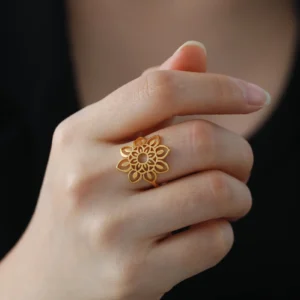 Bague fleur dorée rosace