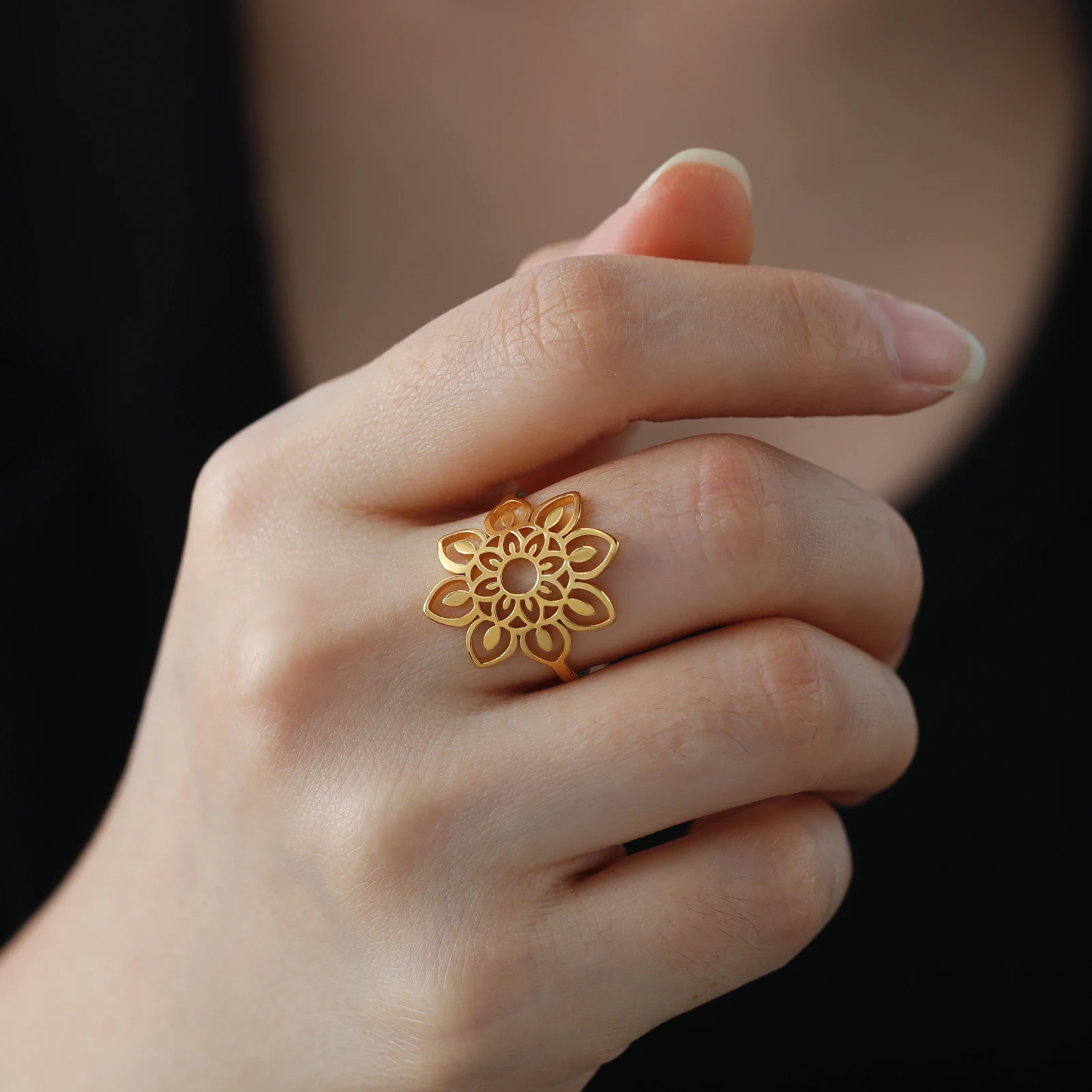Bague fleur dorée rosace
