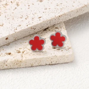 Boucles d'oreilles argentées à fleurs rouges multiples