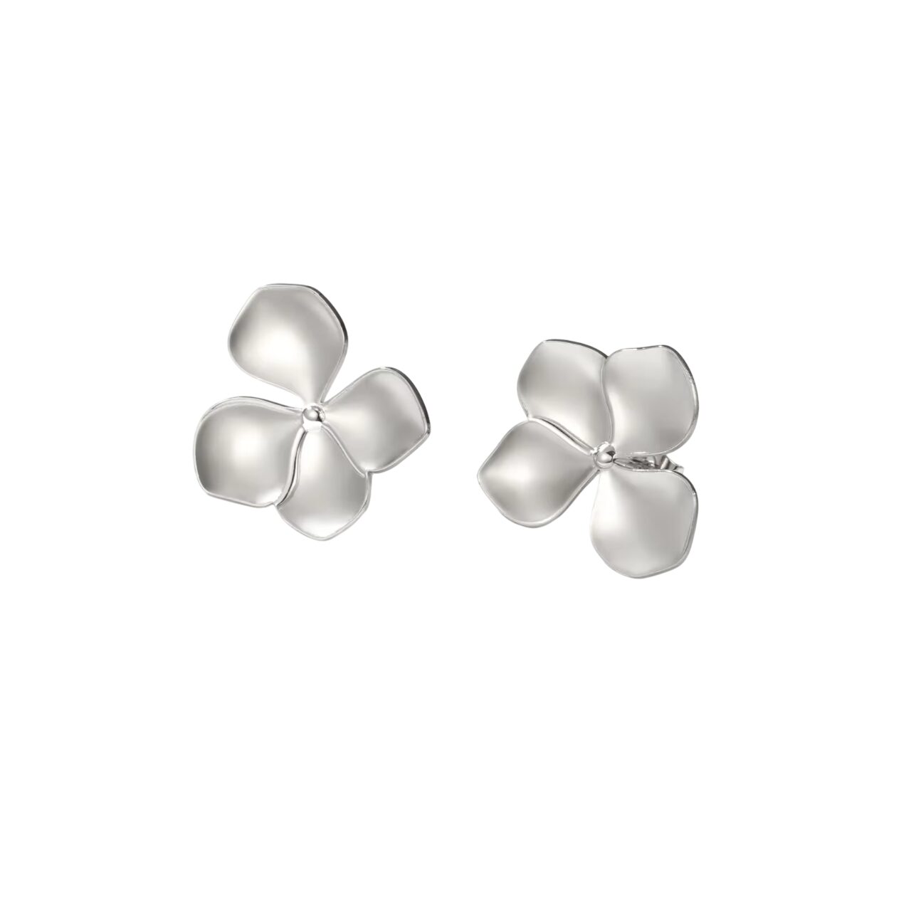 Boucles d'oreilles fleurs argentées à pétales lisses