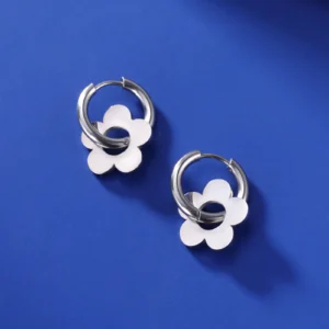 Boucles d'oreilles fleurs créoles arrondies argentées