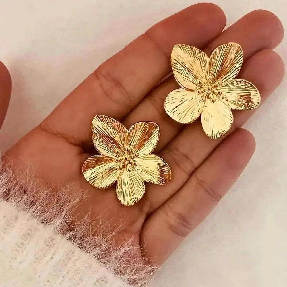 Boucles d'oreilles fleurs dorées classiques