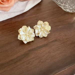 Boucles d'oreilles fleurs jaunes resine