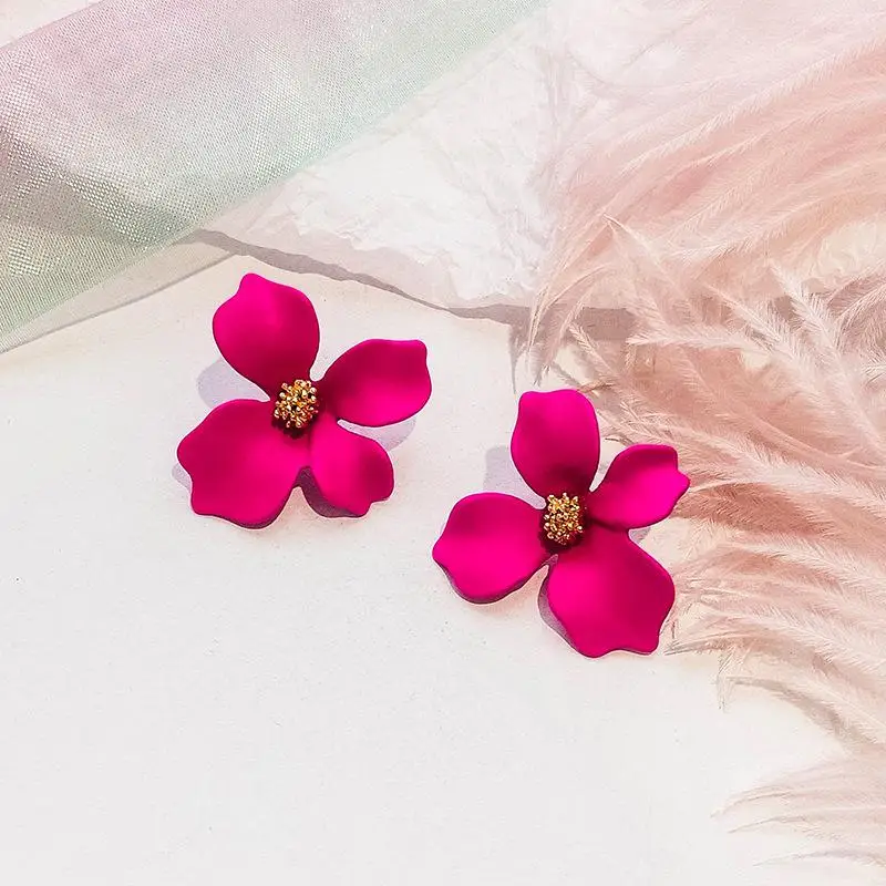 Boucles d'oreilles fleurs roses réalistes