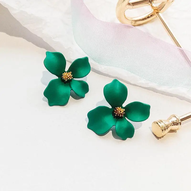 Boucles d'oreilles fleurs vertes réalistes