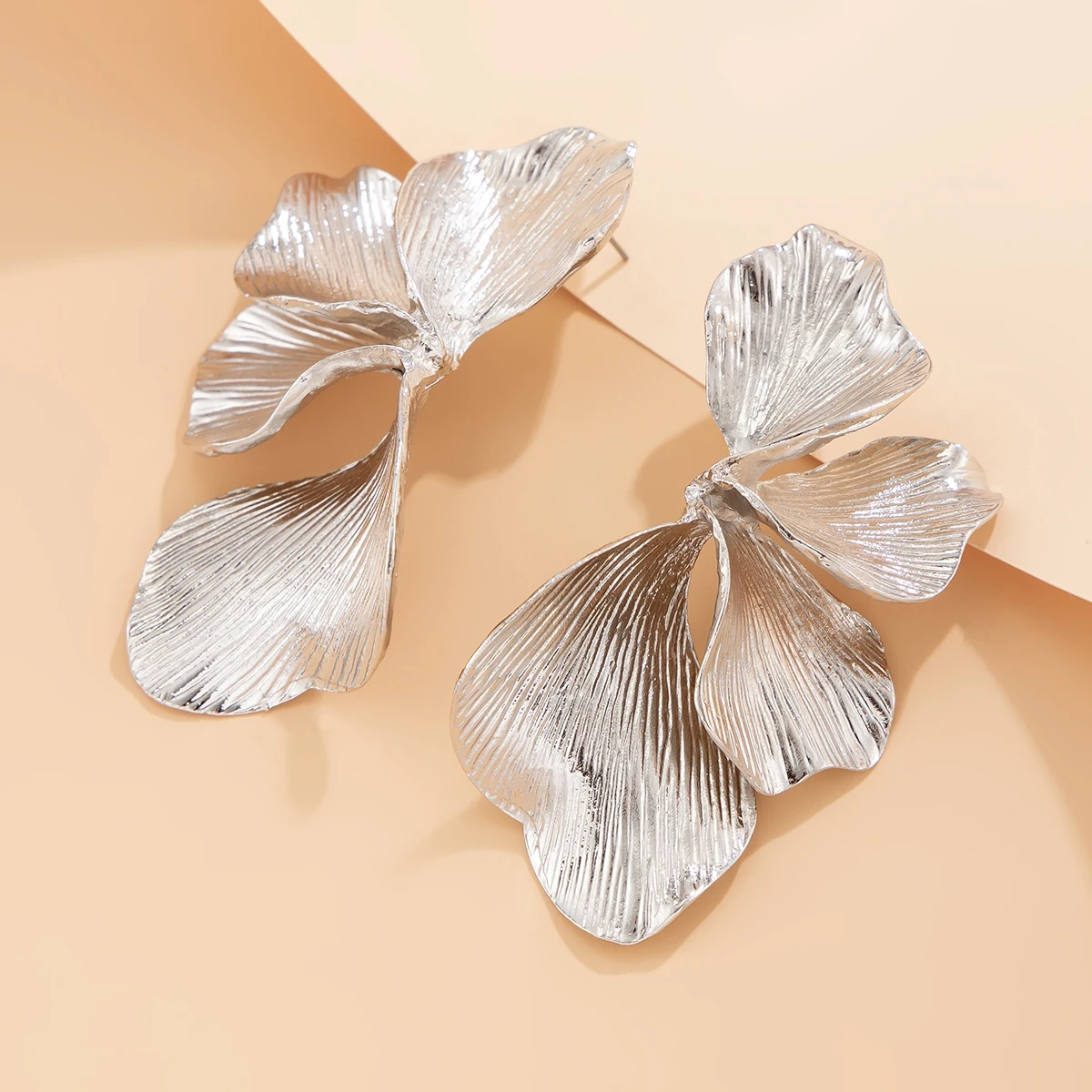 Boucles d'oreilles pétales argentées