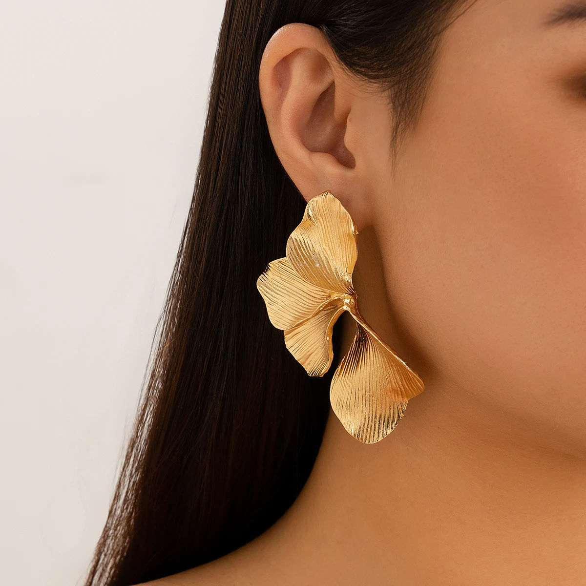 Boucles d'oreilles pétales dorées