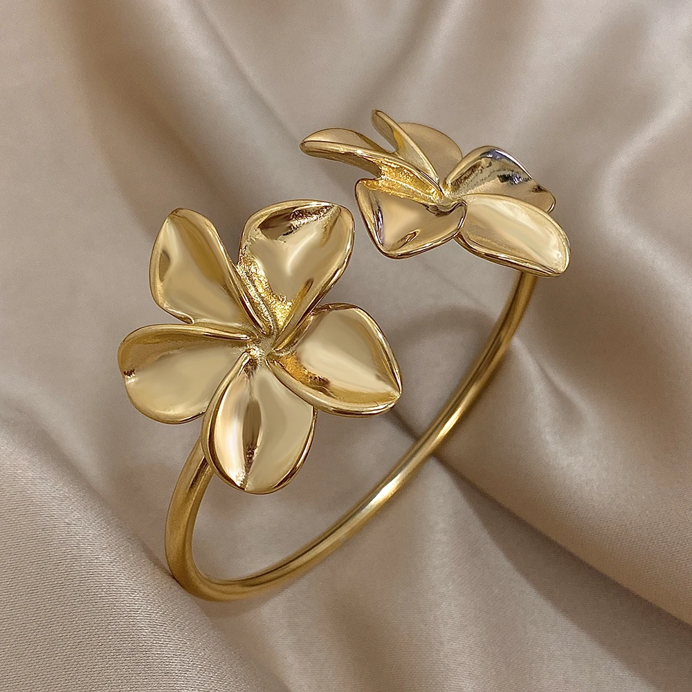 Bracelet ajustable doré à deux fleurs