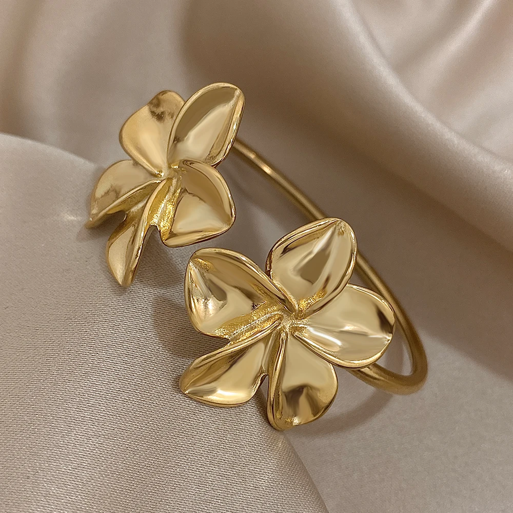 Bracelet ajustable doré à deux fleurs
