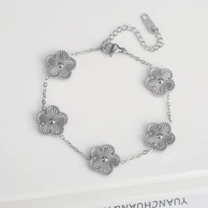 Bracelet argenté avec fleurs multiples