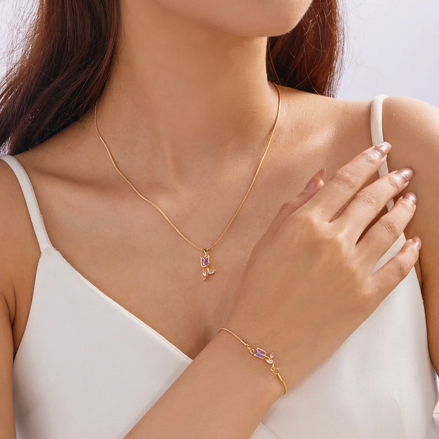 Bracelet avec pendentif tulipe doré et violet