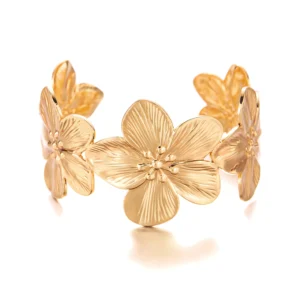 Bracelet doré à fleurs ouvert