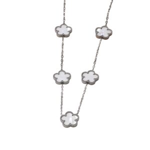 Collier argenté à fleurs blanches multiples