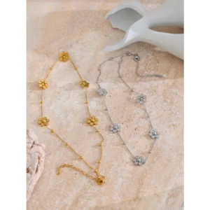 Collier avec fleurs multiples argenté