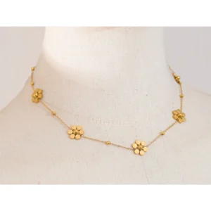 Collier avec fleurs multiples doré