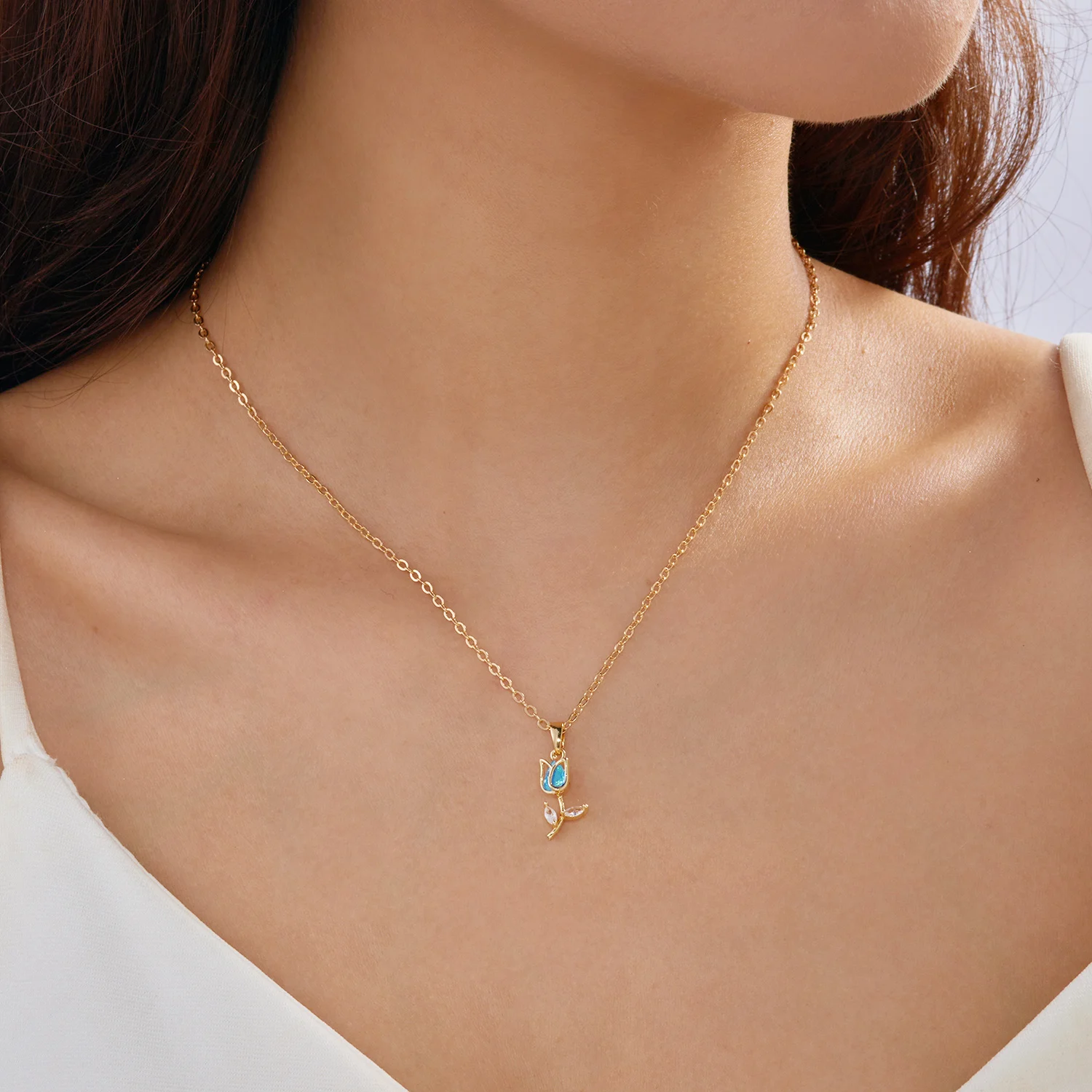 Collier avec pendentif tulipe doré et bleu