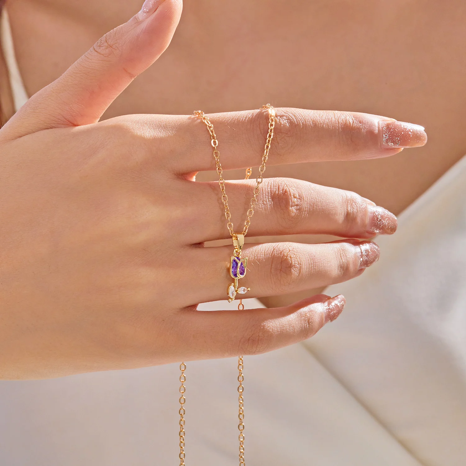 Collier avec pendentif tulipe doré et violet