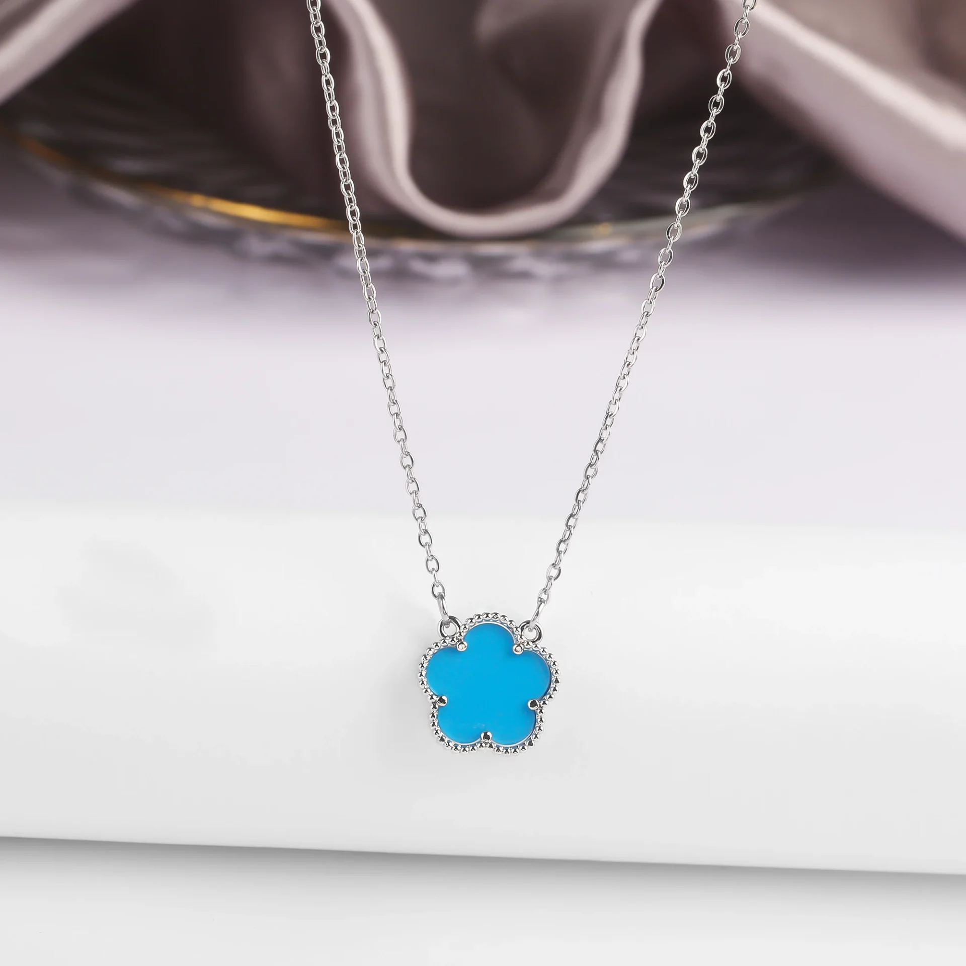 Collier fleur bleu et argent