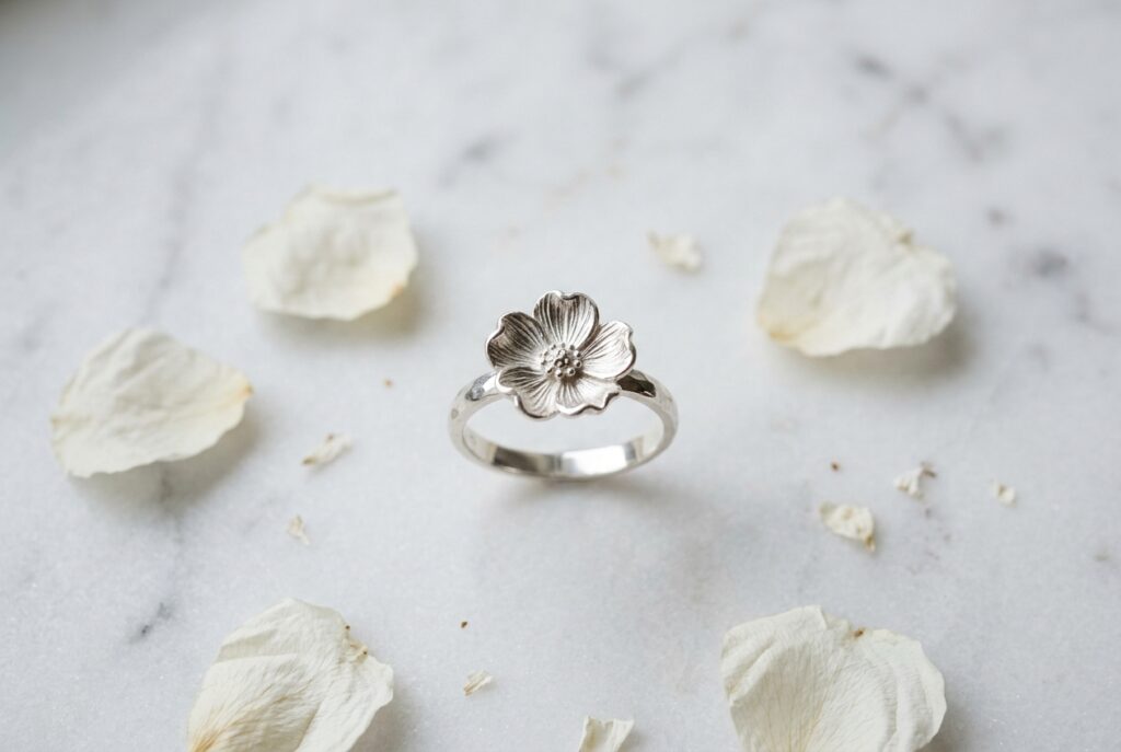 Bague fleur argent - illustration